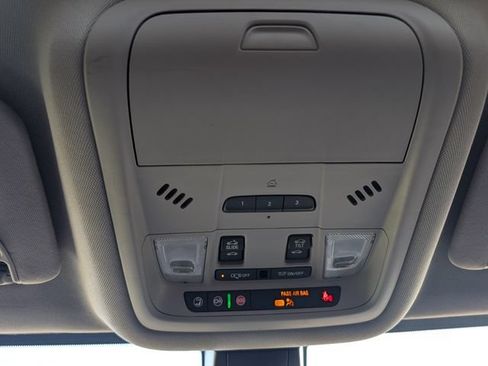 Used 2021 GMC Acadia SLT w/ Elevation Edition AWD/4WD image 27