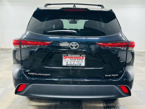 Used 2023 Toyota Highlander XLE image 5