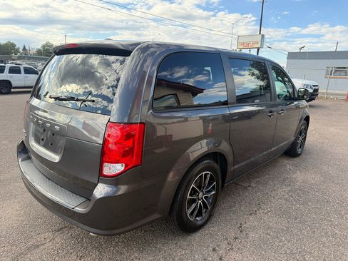 Used 2019 Dodge Grand Caravan SE image 9
