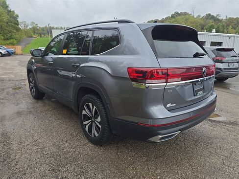 Used 2024 Volkswagen Atlas SE image 6