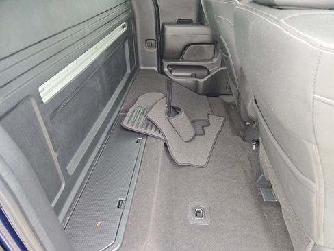 Used 2017 Nissan Titan SV image 12