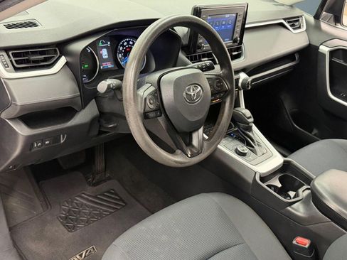 Used 2021 Toyota RAV4 LE AWD/4WD image 3