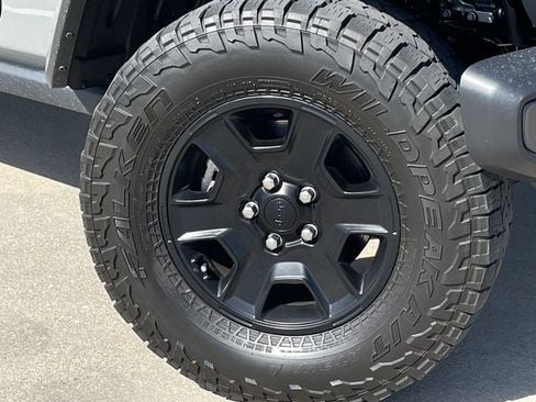 Used 2022 Jeep Gladiator Mojave w/ Cold Weather Group AWD/4WD image 8