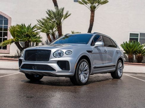 Used 2024 Bentley Bentayga image 32