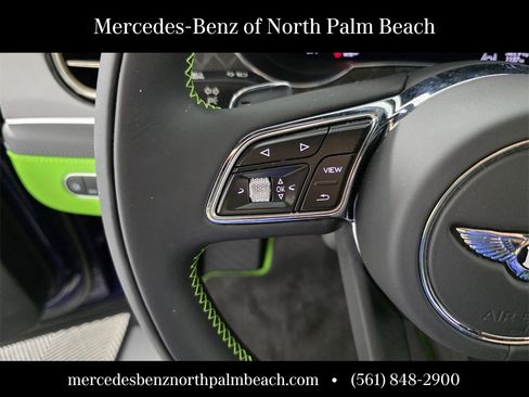 Used 2025 Bentley Bentayga image 20