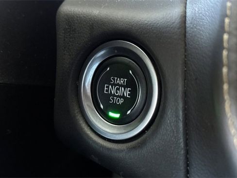 Used 2024 GMC Yukon XL SLT image 23