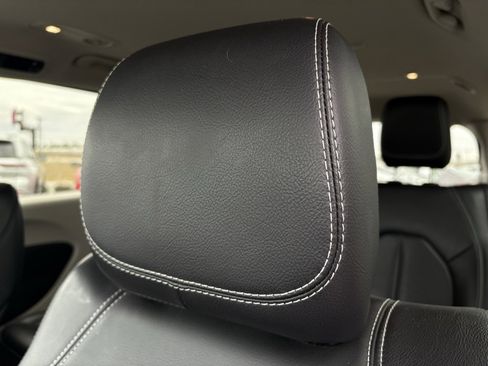 Used 2022 Chrysler Pacifica Touring-L image 23