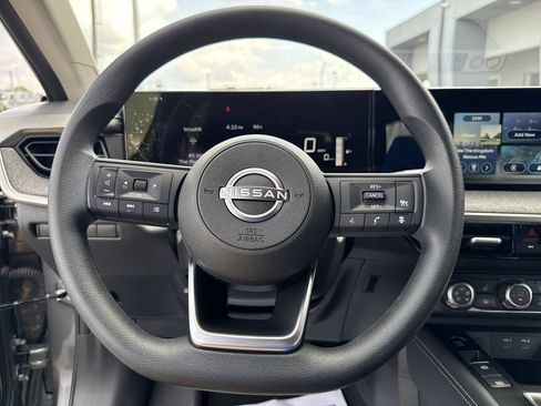 Used 2025 Nissan Kicks SV w/ SV Premium Package AWD/4WD image 23