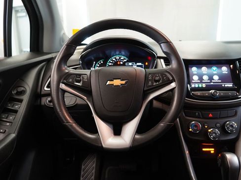 Used 2020 Chevrolet Trax LT w/ LT Convenience Package image 17