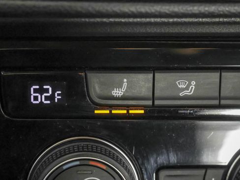 Used 2024 Volkswagen Taos SE w/ Black Wheel Plus Package AWD/4WD image 10