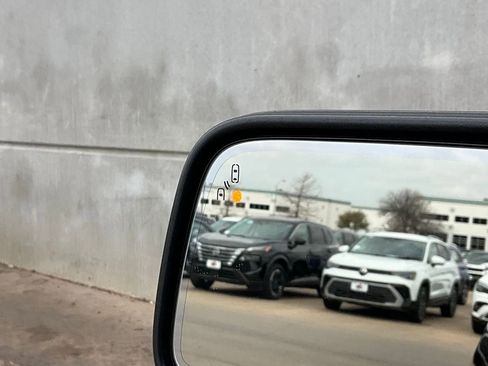 Used 2017 Ford Explorer XLT w/ Equipment Group 202A image 21