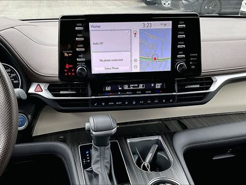 Used 2024 Toyota Sienna Platinum image 6
