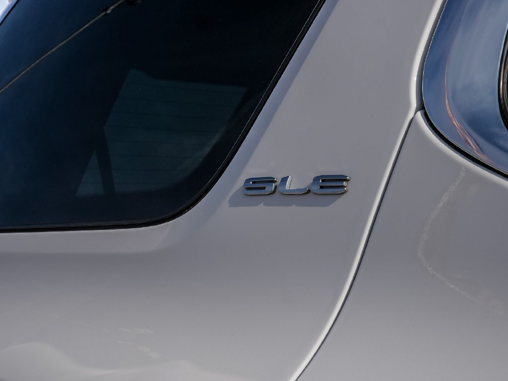 Used 2023 GMC Acadia SLE w/ LPO, Floor Liner Package FWD image 10