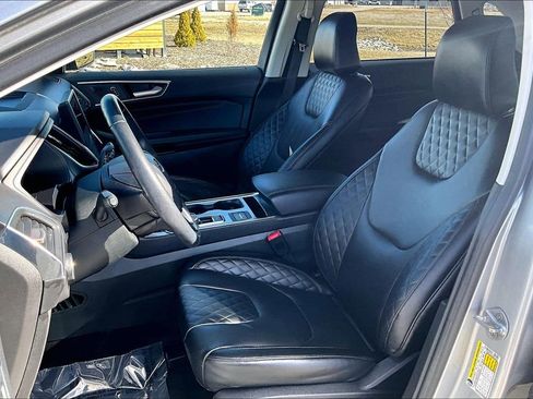 Used 2024 Ford Edge Titanium image 25