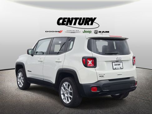 Used 2023 Jeep Renegade Latitude image 6