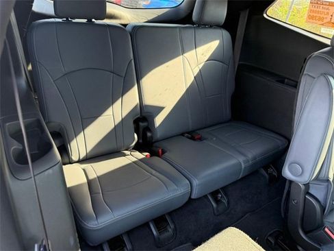 Used 2024 Buick Enclave Premium image 11