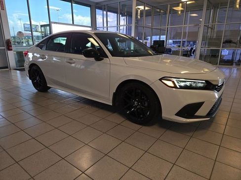Used 2024 Honda Civic Sport image 2