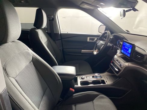Used 2022 Ford Explorer XLT image 28