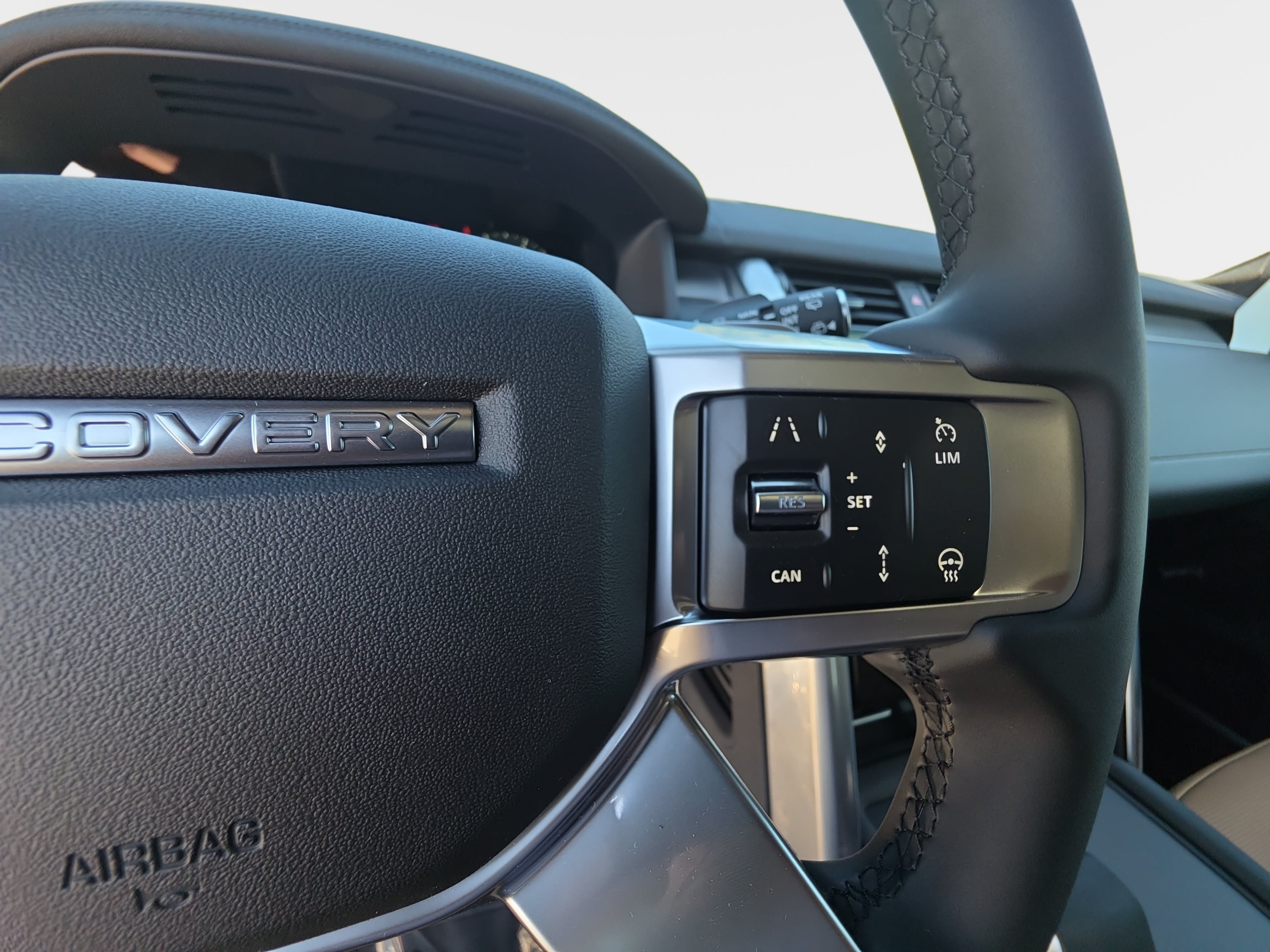 New 2026 Land Rover Discovery Dynamic SE AWD/4WD image 18
