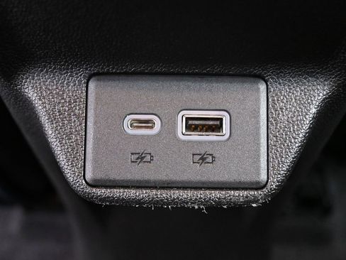 Used 2023 Chevrolet Bolt EUV Premier image 31