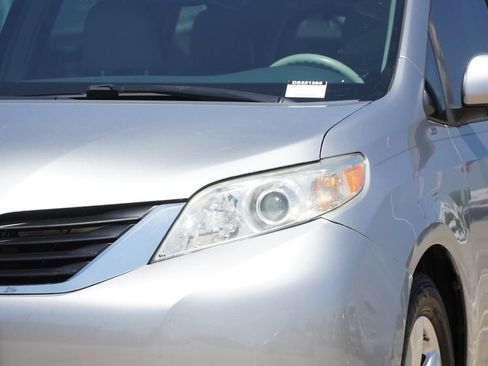 Used 2013 Toyota Sienna LE FWD image 5
