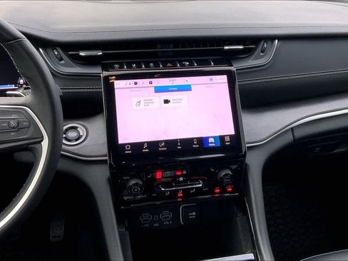 Used 2022 Jeep Grand Cherokee L Limited image 7