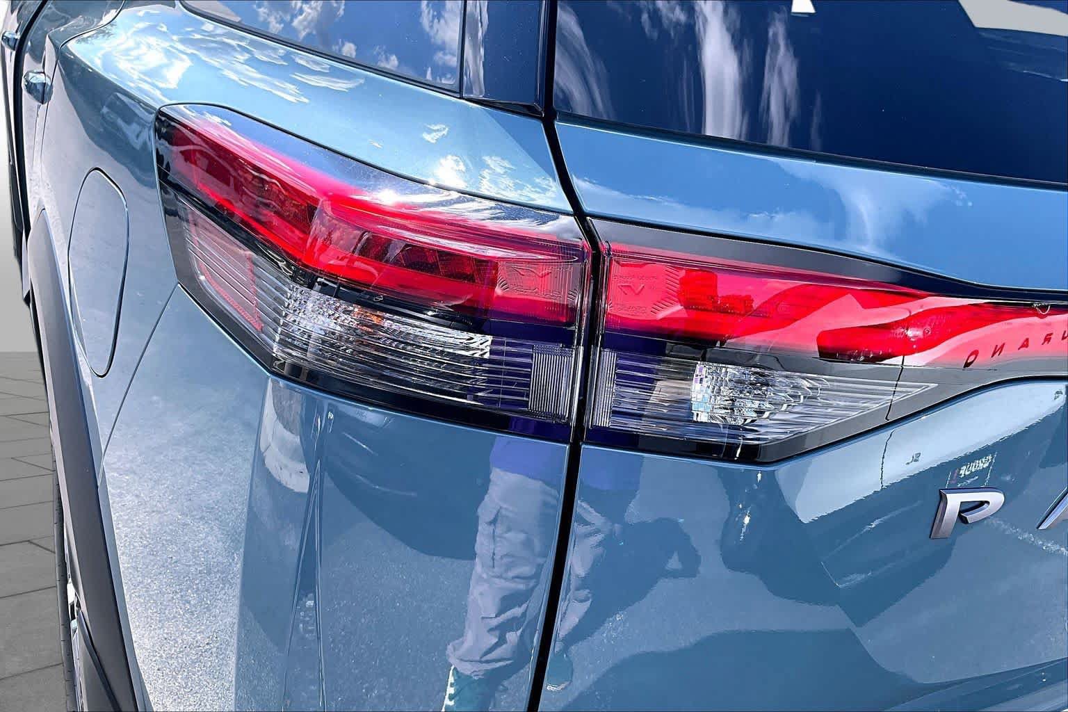 New 2026 Nissan Pathfinder SL FWD image 14