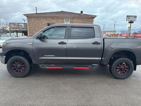 Used 2012 Toyota Tundra 4x4 CrewMax image 3