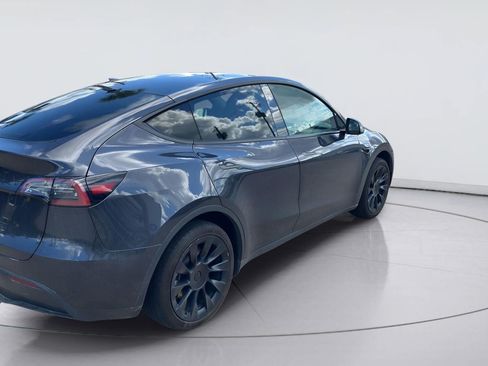 Used 2024 Tesla Model Y 2WD image 5