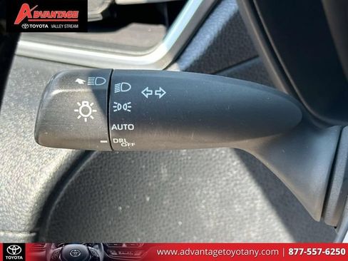Used 2024 Toyota Corolla Cross AWD Hybrid w/ Moonroof Package image 26