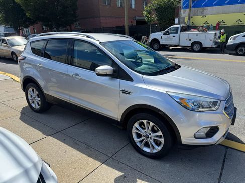 Used 2017 Ford Escape Titanium image 4