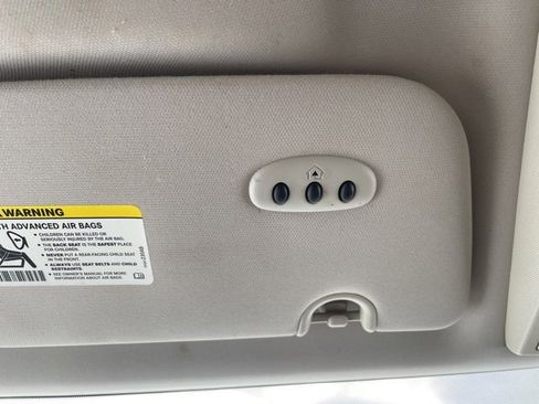 Used 2014 Chrysler Town & Country Touring image 26