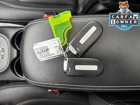 Used 2015 Jeep Cherokee Limited image 32