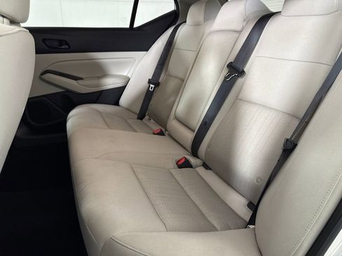 Used 2024 Nissan Altima 2.5 SV w/ SV Premium Package image 12