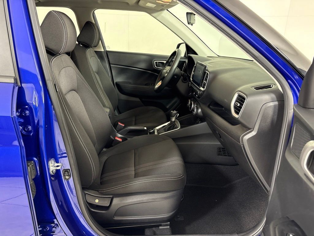 Used 2024 Hyundai Venue SEL FWD image 12