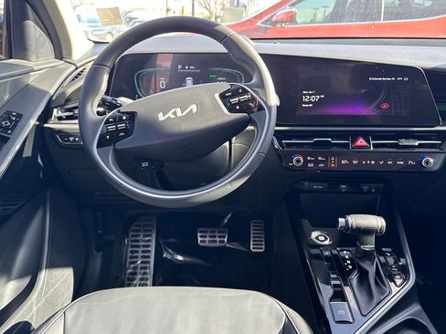 Used 2023 Kia Niro EX Touring image 35