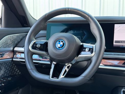 Used 2023 BMW i7 xDrive60 w/ Executive Package 2 image 22