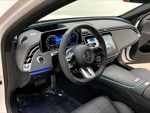 Used 2026 Mercedes-Benz E 53 AMG e 4MATIC Sedan image 17