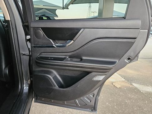 Used 2023 Lincoln Corsair FWD w/ Rear Removable Package Tray image 19