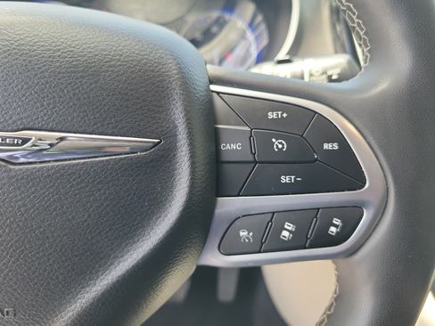 Used 2022 Chrysler Pacifica Touring-L FWD image 21