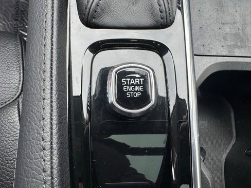 Used 2022 Volvo XC90 T6 Momentum w/ Advanced Package image 27