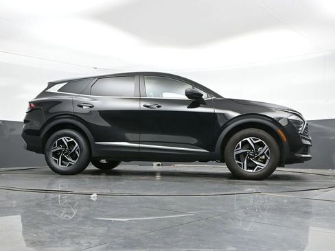 Used 2025 Kia Sportage LX AWD/4WD image 43