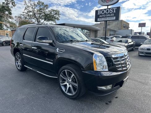 Used 2013 Cadillac Escalade Luxury image 1