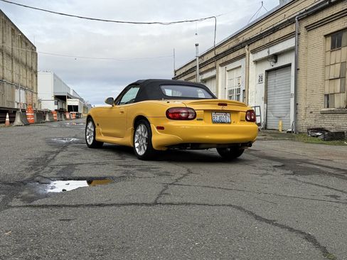 Used 2002 MAZDA MX-5 Miata SE image 10
