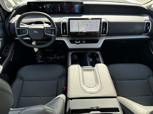 New 2025 Ford Expedition Active image 13