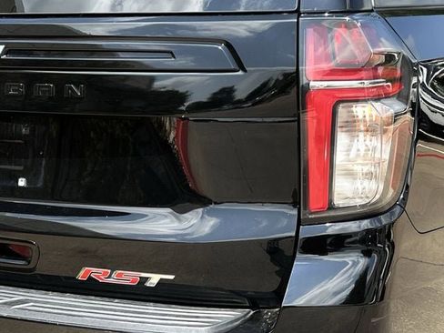 Used 2023 Chevrolet Suburban RST w/ Luxury Package image 7