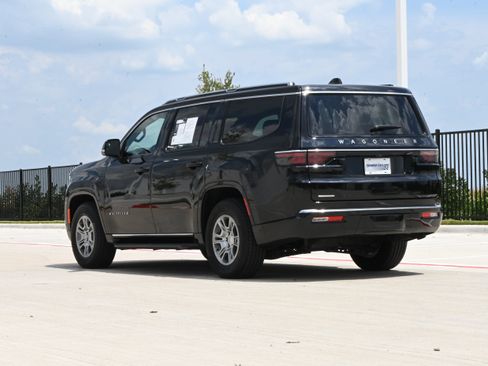 Used 2023 Jeep Wagoneer 4WD w/ Convenience Group I image 7