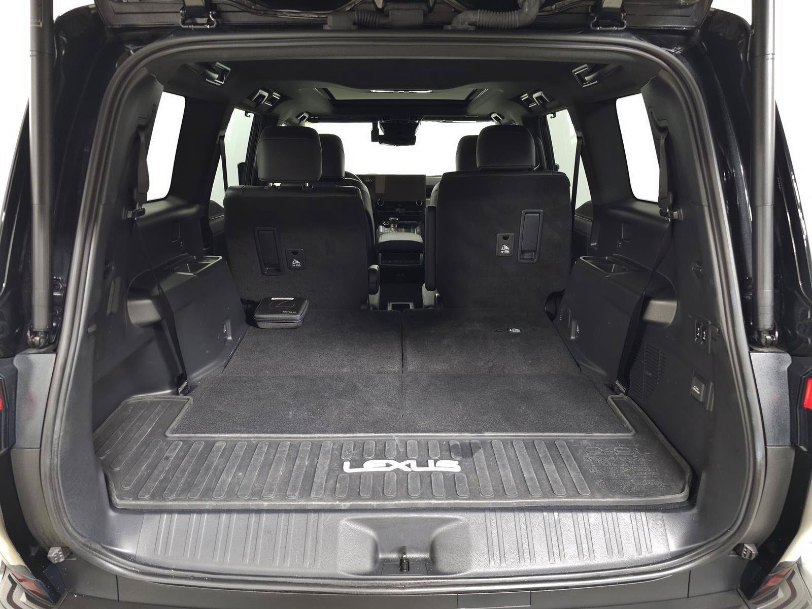 Used 2024 Lexus GX 550 w/ Cold Area Package AWD/4WD image 7