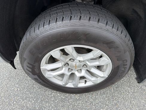 Used 2023 Chevrolet Silverado 1500 LT AWD/4WD image 12