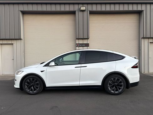 Used 2023 Tesla Model X AWD/4WD image 3